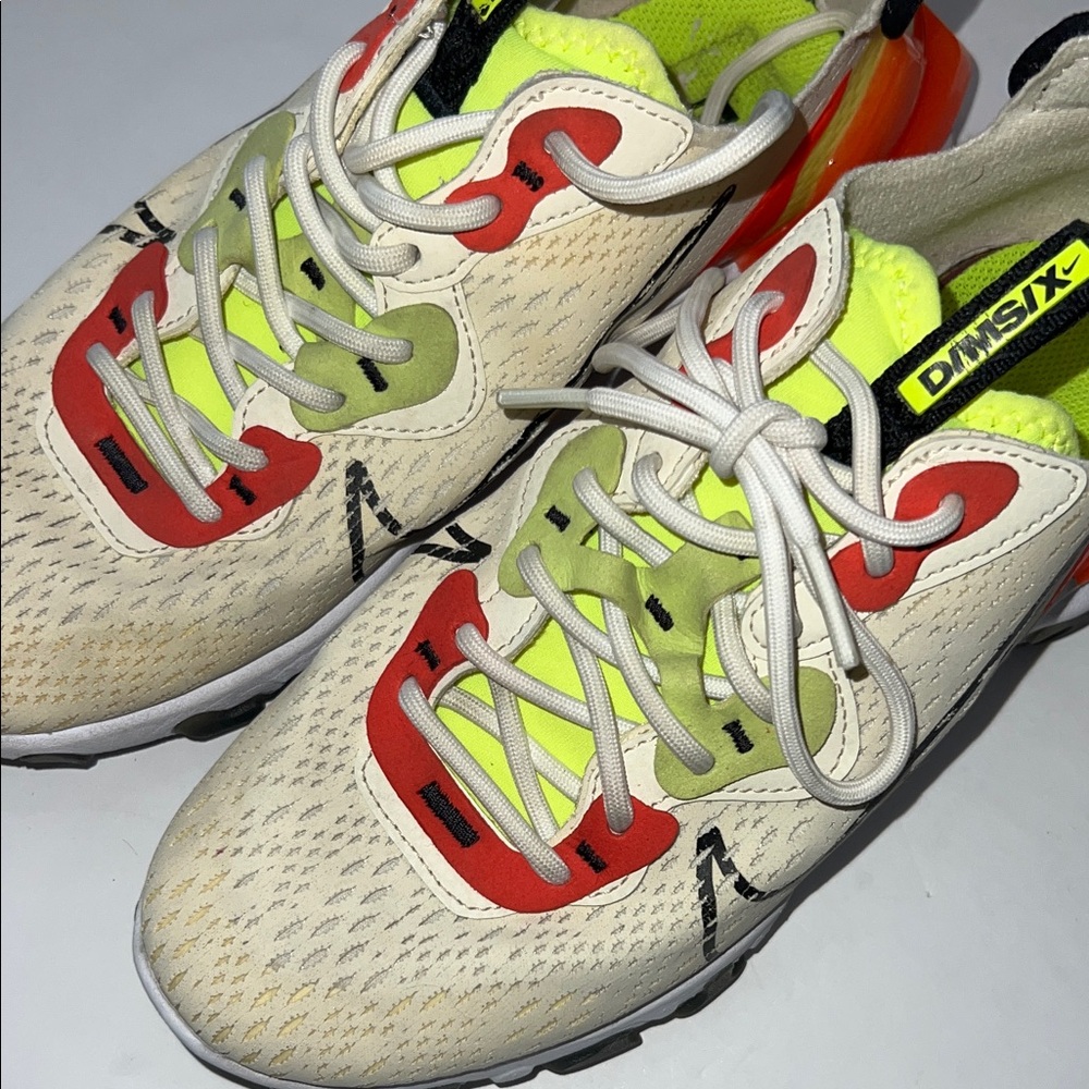 Nike Women’s Reaction Vision D/MS/X Tennis Shoes - Picture 4 of 11